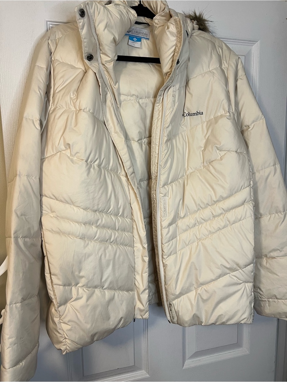 #424 Columbia XL Ivory Puffer Jacket Faux Fur Hood Winter Coat Full Zip EUC